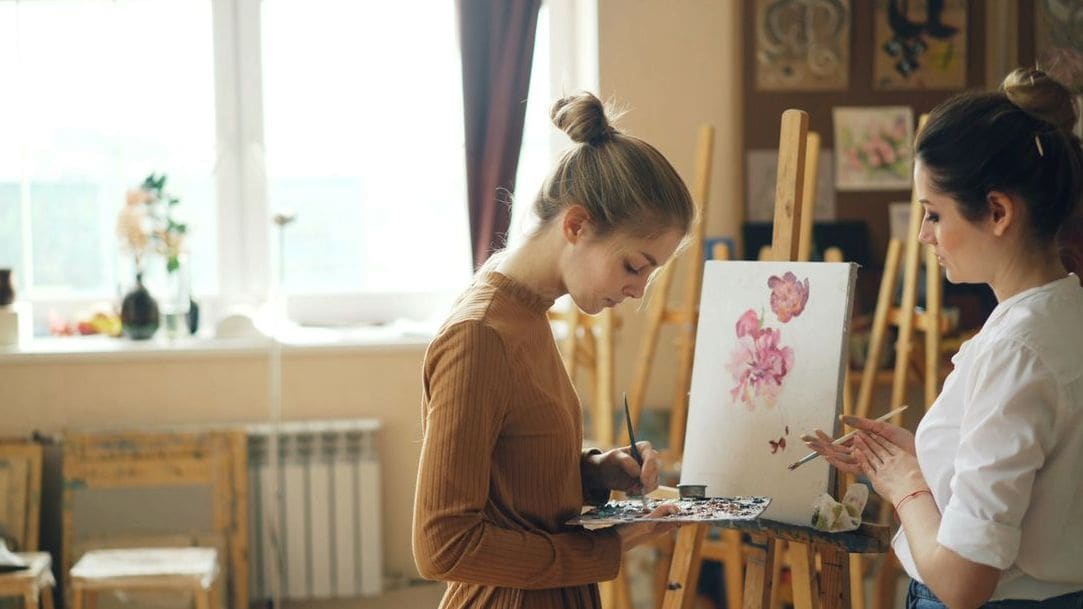 5 Studio Techniques That Help Beginners Paint with Confidence